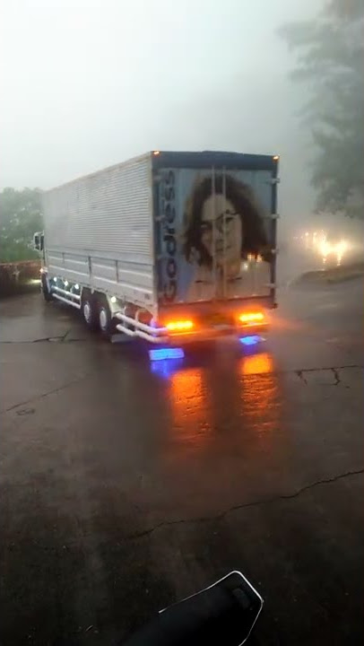 truck Hino tronton tam cargo keren saat turun di tikungan sitinjau lauik.#shorts