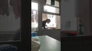 Mi Mamá No Me Deja Salir Hasta Qué No Termine De Limpiar Todo Less