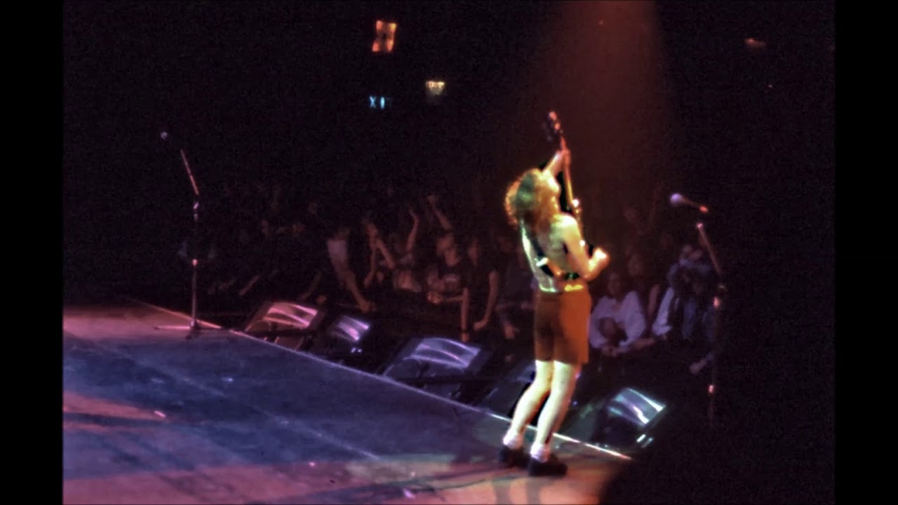 AC / DC - 03 - Sin city (Seattle - 1982) - YouTube
