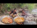 Yummy duck curry! Cooking duck spicy for dinner - Survival cooking in forest