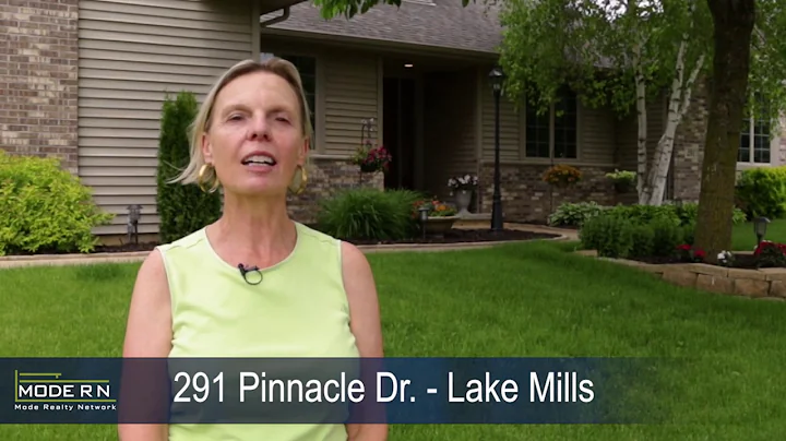 Lake Mills Home on Golf Course