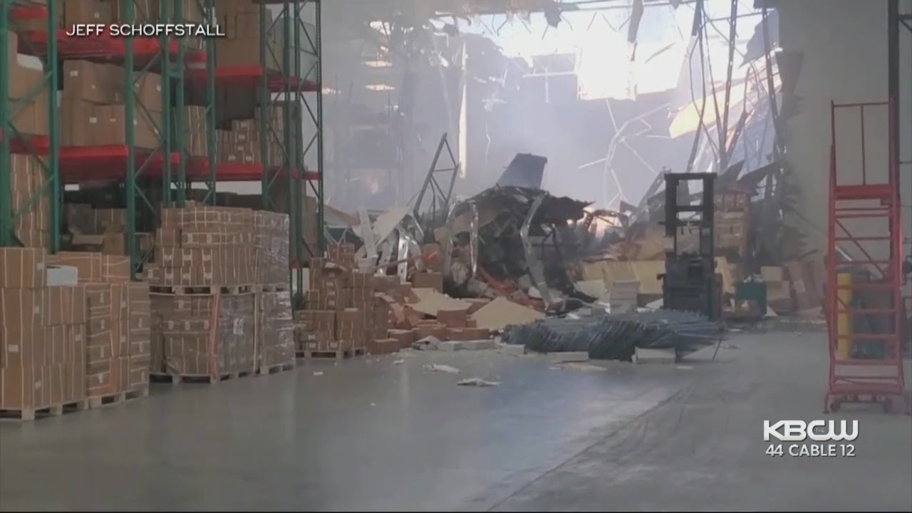 Fighter Jet Crashes Through Roof Of Building In Los Angeles - YouTube