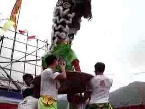 醒獅男 驚見驚人表演