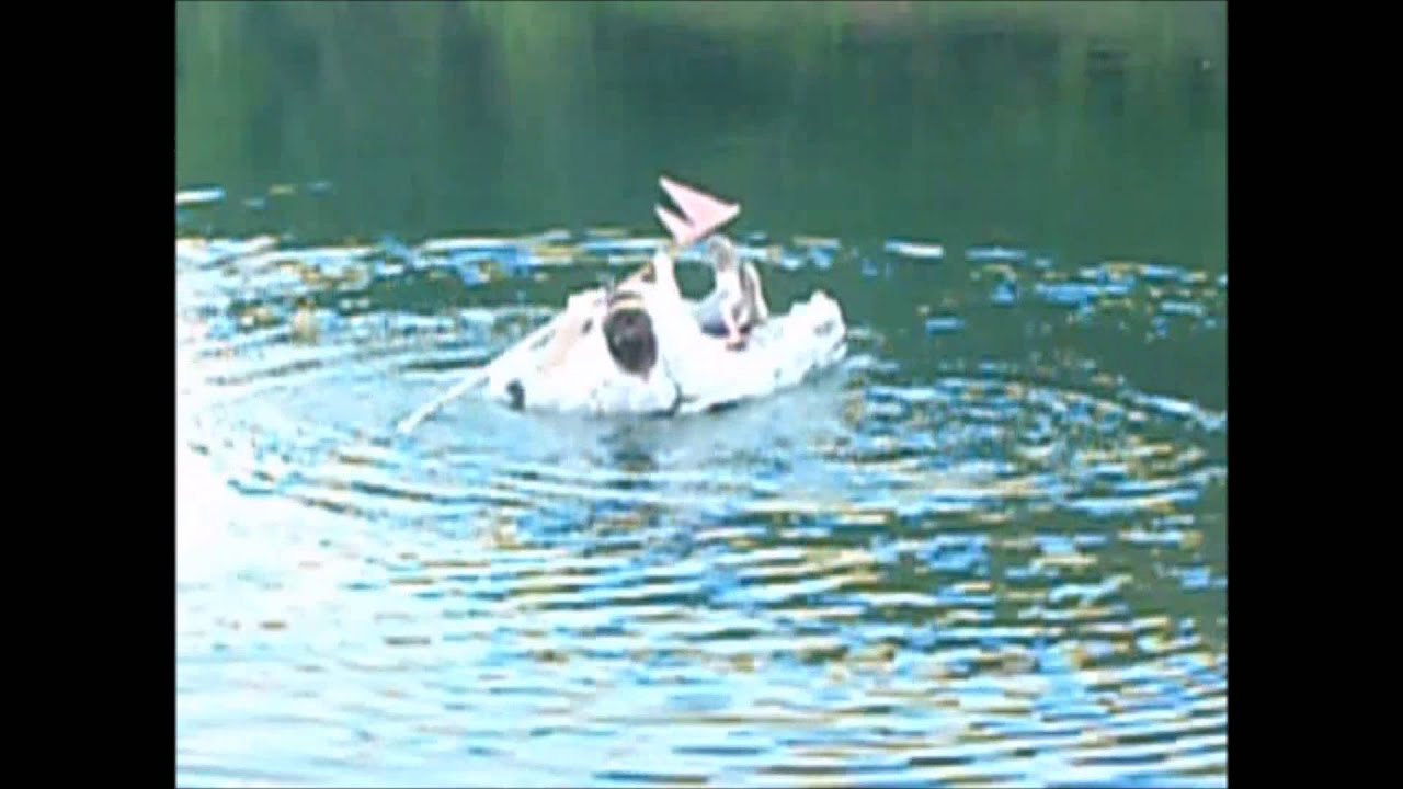 VIDEO. Build a raft made entirely out of empty plastic water bottles ...