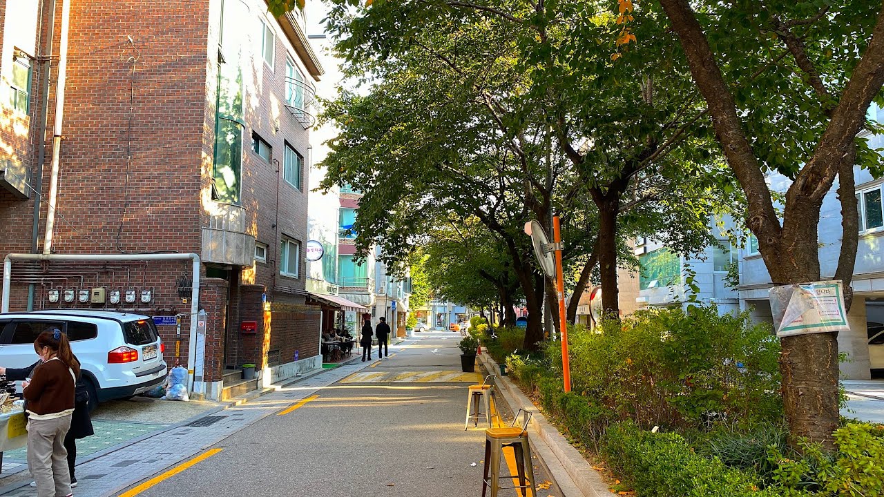 Korea - Walking in Yeonnam-dong in fall | Seoul | Mapo - 4K HDR