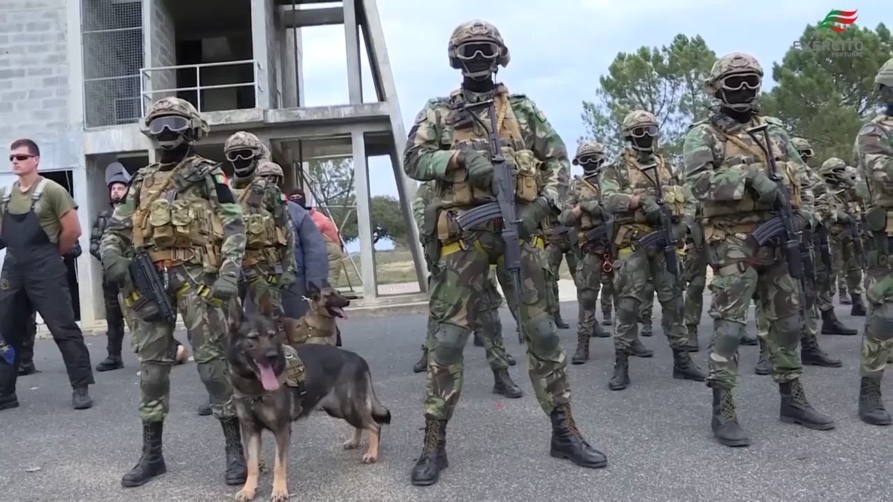 Escola das Armas - Demonstração de combate em área edificadas