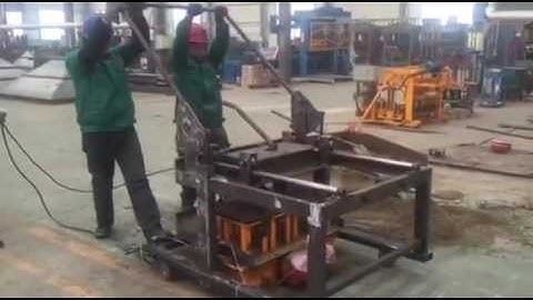 4 pices manual mobile egg laying block machine qt40 3C