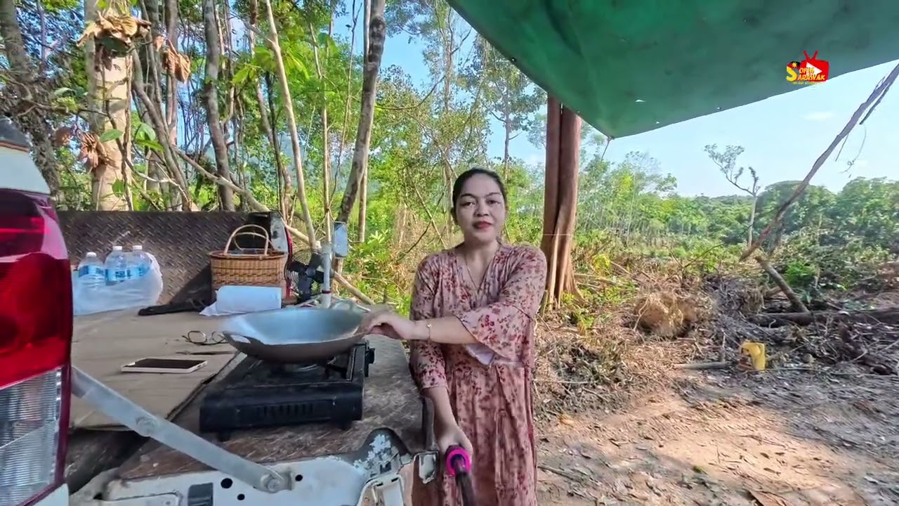 Temankan Suami Bekerja. Saya Masak Di Tengah Hutan.Lauk Simple 