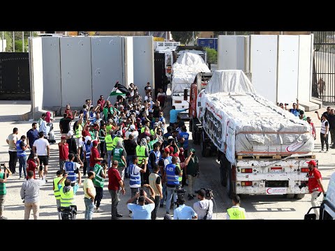 Сотни грузовиков с продуктами прибыли в сектор Газа через КПП «Рафах» в Египте