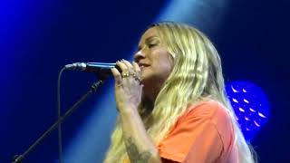 Alanis Morissette - Nemesis (segue) / Perfect / Losing The Plot (segue) (2022 06-14 - Hamburg)