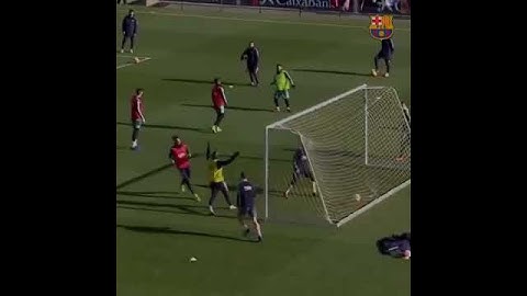 One touch goal by Leo Messi in the open door training session