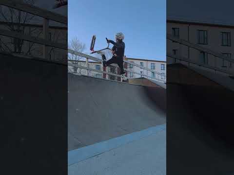 🤯 ШКОЛЬНИК СДЕЛАЛ БРАЙ НА САМОКАТЕ #трюкинасамокате #scootering
