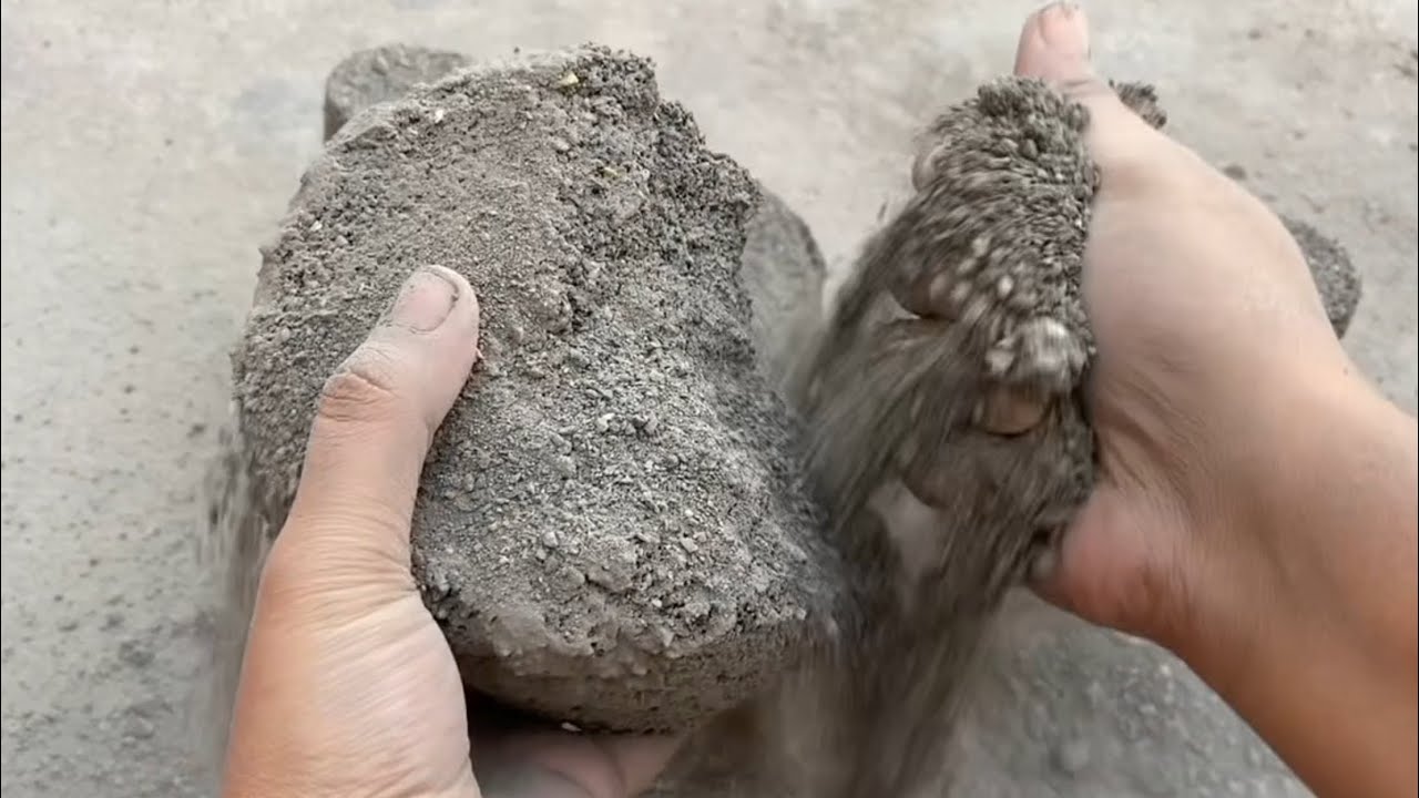 Crispy satisfying crumbling of black concrete sand dry crumbling on floor🌪🌪Dust play 