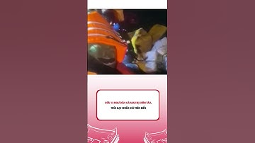 Cứu 13 ngư dân Cà Mau bị chìm tàu, trôi dạt nhiều giờ trên biển