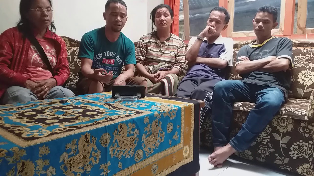nonton bareng single terbru dr anak betran peto putra onsu bersama opa oma n ayah kandung betran pto
