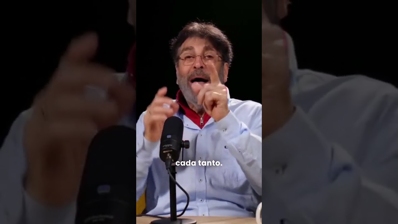 Si quieres una solución infalible para que tu perro se devore las croquetas, el caldo de pollo casero nunca falla. Pero ¡ojo!, tienes que prepararlo siguiendo dos reglas de oro: sin una gota de sal y cero condimentos. 🙅‍♂️❌Para ahorrar tiempo, puedes preparar una buena cantidad, repartirlo en bolsitas herméticas y congelarlo. Así tendrás siempre un "toque mágico" listo para echar sobre su pienso. Tu perro comerá feliz y se lo devorará de película. 🐕✨¿Quieres saber cómo servirlo correctamente? Te lo contamos en el vídeo completo en nuestro canal. ¡Dale play! 🎬👇#trucosperros #comidaperro #alimentacioncanina #caldodepollo #shorts