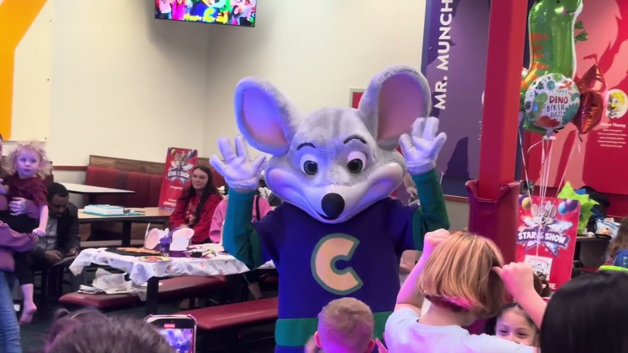 Chuck E Cheese Me and my friends dance In WA January 2026