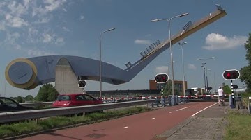 BIG ART DRAWBRIDGE IN THE NETHERLANDS - Slauerhoffbrug Leeuwarden // Friesland