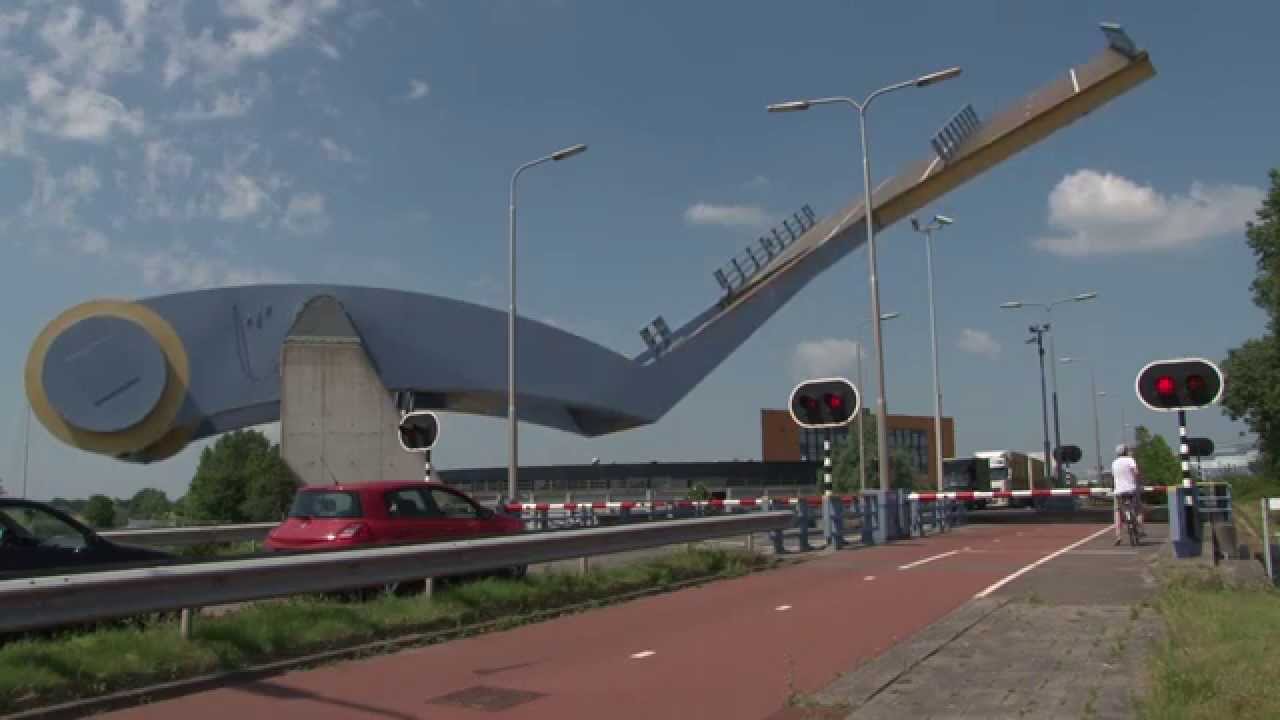 Dutch bridge opens - Slauerhoffbrug 3 - YouTube
