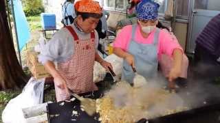 2013バザー　校長先生の焼きそば！