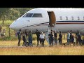 GUSTAVO LIMA ENTRANDO NO SEU JATO GIGANTE EM CAMPINAS - AEROPORTO CAMPO DOS AMARAIS - GLOBAL EXPRESS