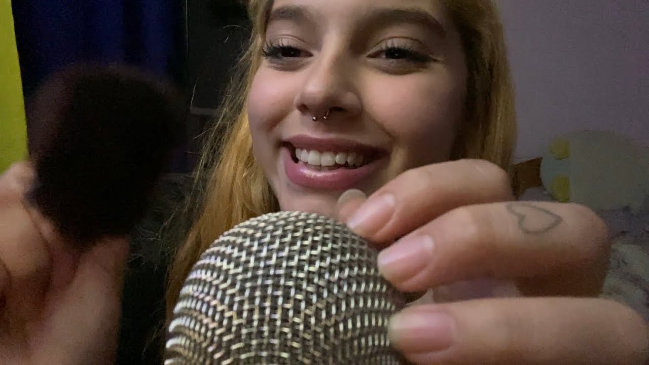 ASMR RASCANDO EL MICRÓFONO, BROCHAS Y SPIT PAITING| SOFIWI