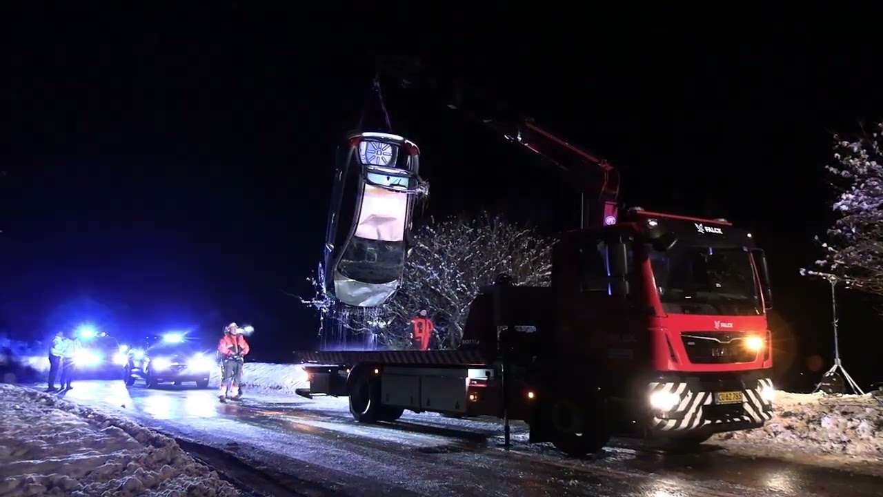 Bil kørt i kanalen ved Hagesholmvej, Audebo. Fører fundet omkommet - 211122