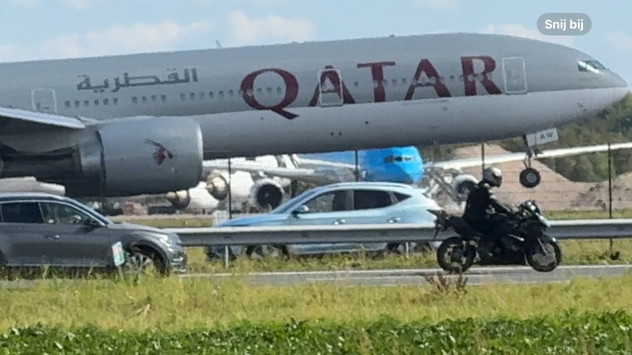 BOEING 777-3DZ QATAR AIRWAYS (DOHA TO AMSTERDAM0 LANDING SCHIPHOL AIRPORT A7BAW / QR273 /