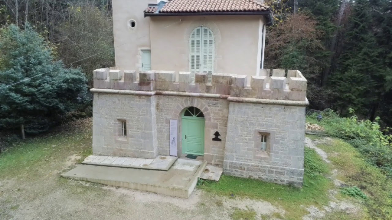 Le Parc Noisot (Fixin, Côte d'Or, Bourgogne) vu du ciel YouTube