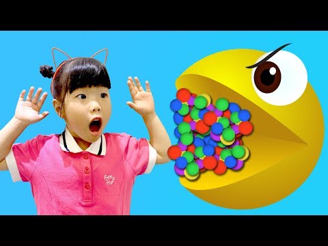 Yuni and Grandpa pretend <strong>play</strong> with with <strong>PACMAN</strong> 할아버지! 팩맨이 게임속에서 튀어나왔어요!