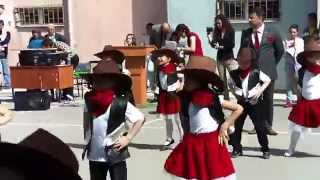 Bozüyük Huriyet İlkokulu 23 Nisan 2014 1 B,1 C Sınıfları Kovboy Dansı Gösterisi
