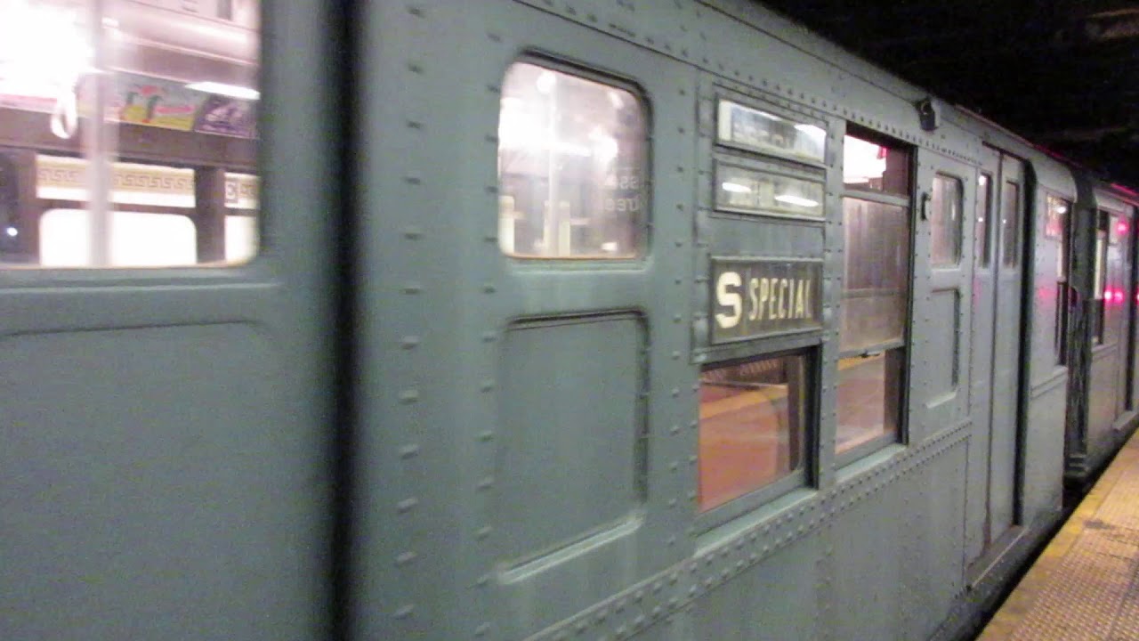 R1 to R9 train coming in to Essex street by the J and M line - YouTube