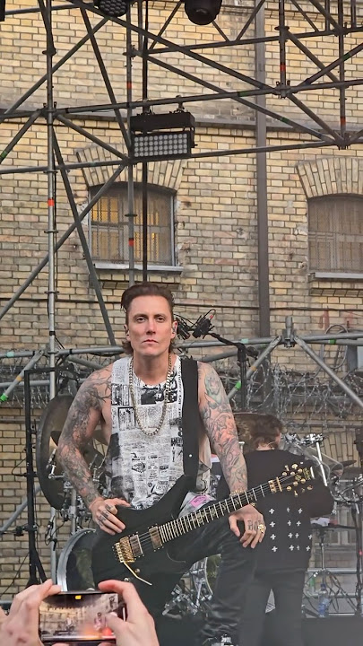 Cool man 🤘 #synystergates #mattshadows #avengedsevenfold #concert #rock #a7x #live #metal