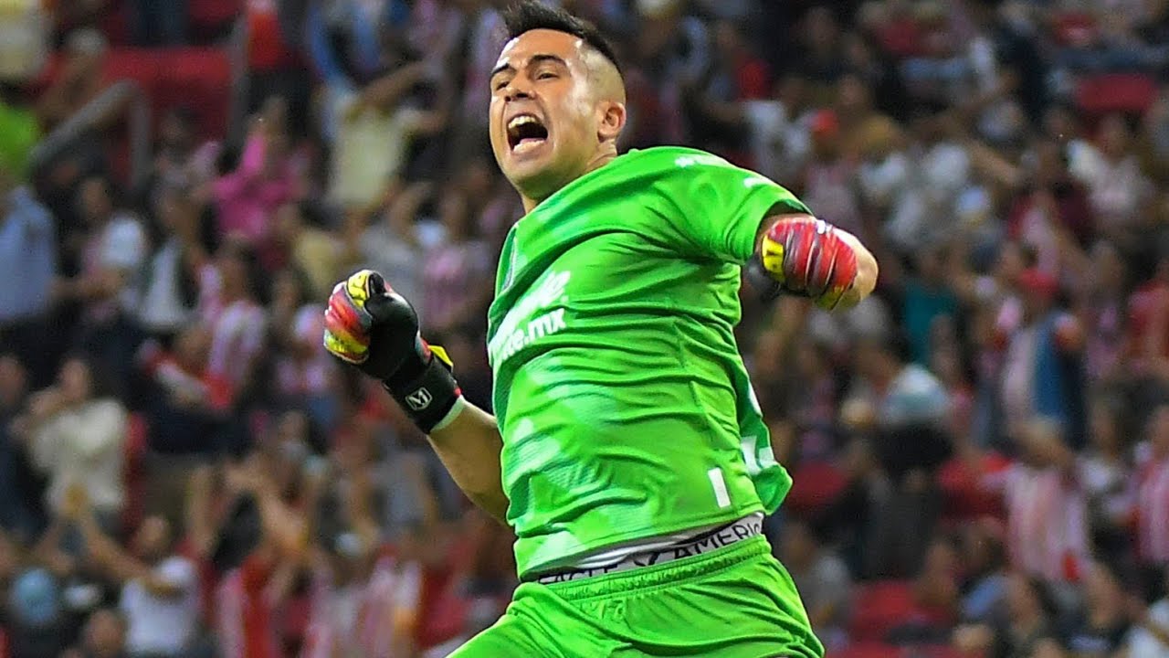 GRAN OVACIÓN a MIGUEL 'GUACHO' JIMÉNEZ de la AFICIÓN CHIVA *El FÚTBOL le hace JUSTICIA*