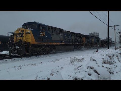 CSXT M367 with a YN2 leader - YouTube