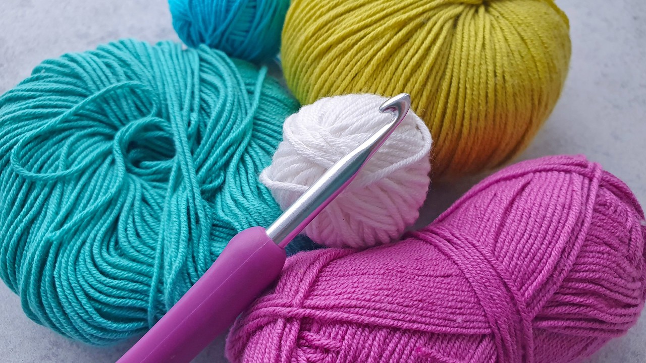 A charming crochet granny square from a Turkish magazine. Crochet.