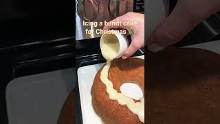 Icing the bundt cake for Christmas 🎄 🍰