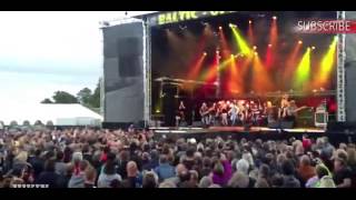 Celebrity The Worst Crowd Surfing Attempt Ever Profile