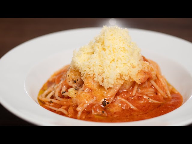 トマトパスタにチーズを鬼ほど削ると異次元の美味しさになります。