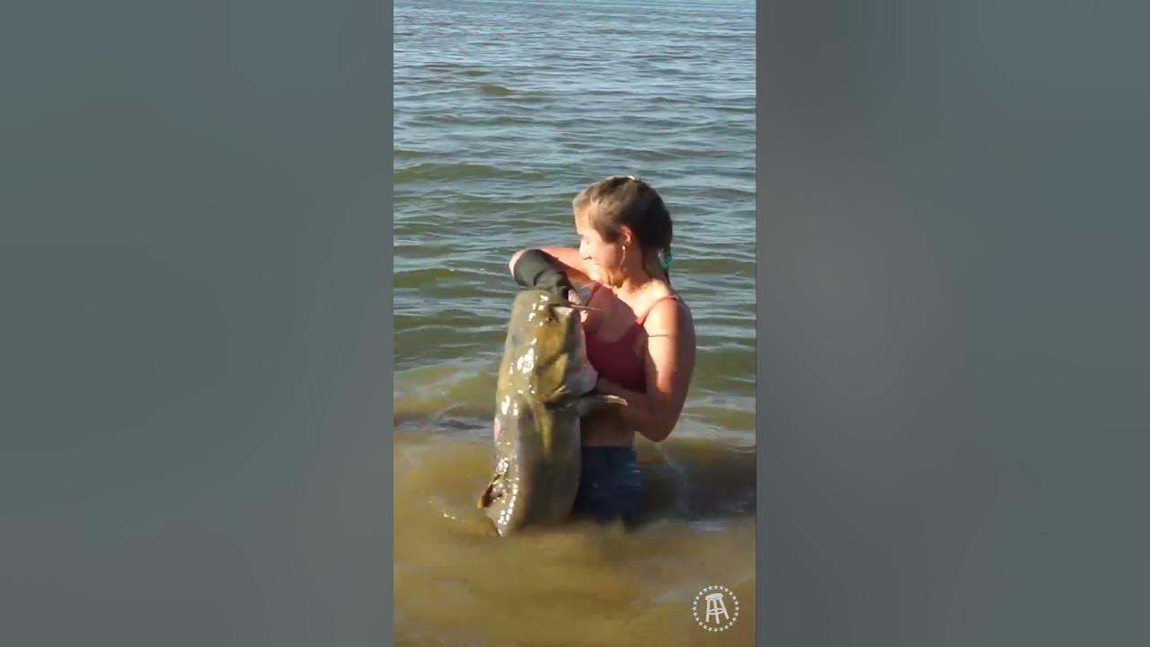 Sydnie Wells and Hannah Barron Noodling for Catfish! 