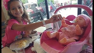 Nashira Hotelde Sabah Kahvaltisi. Berkay Bebek Ve Baby Ali̇ve Pupi̇. Eğlenceli̇ Çocuk Vi̇deosu