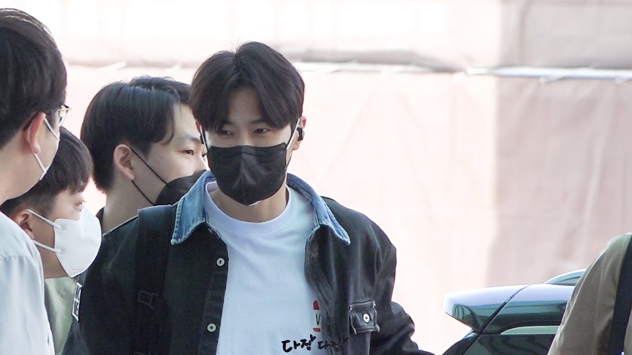 윤호, 220427 인천공항 출국