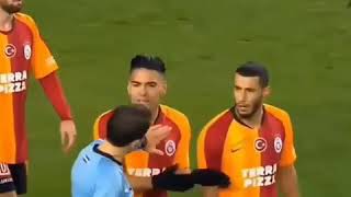 Adamlar Dünyasında Yüksek Dağlar Yaratmış Resimi