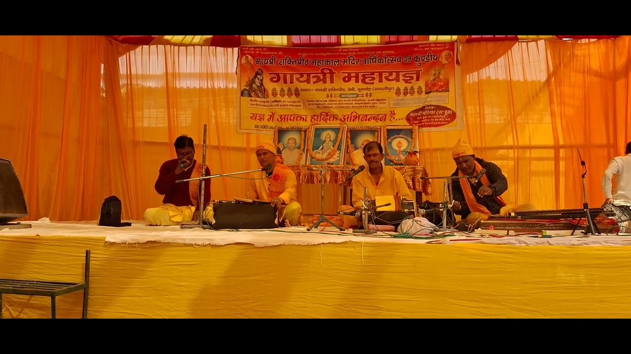 गूंज उठा शक्तिपीठ — गायत्री महायज्ञ का पावन दृश्य