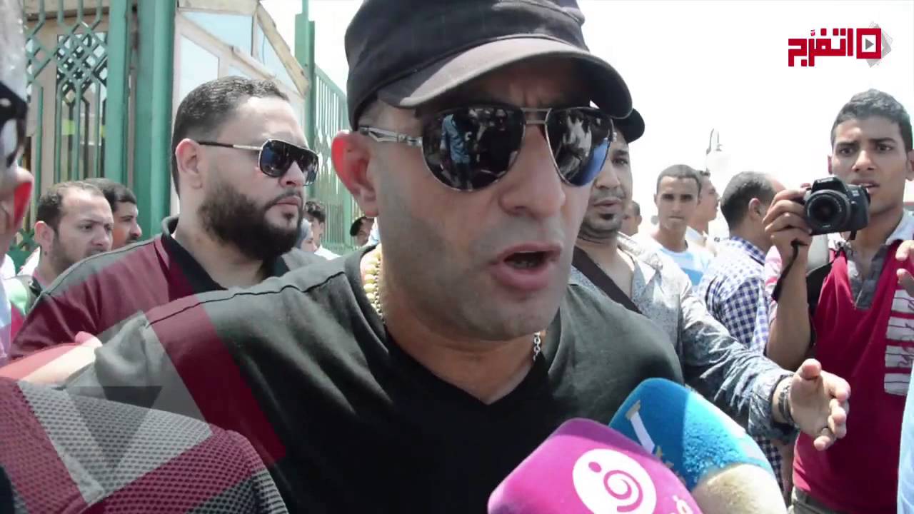 نجوم الفن يشيعون جثمان الفنان الراحل نور الشريف الي مثواه الاخير