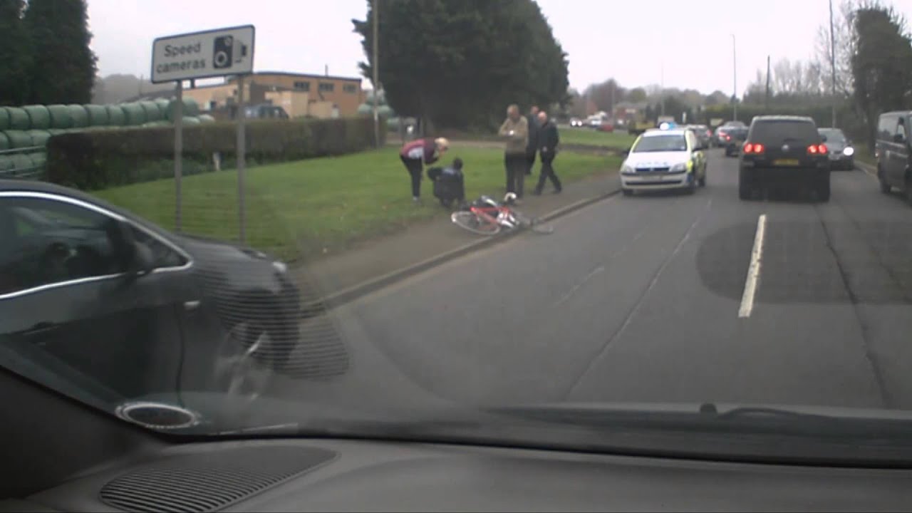 Accident ? Cyclist Unconscious. Stourbridge Road Bromsgrove 15th Nov 13.30hrs YouTube