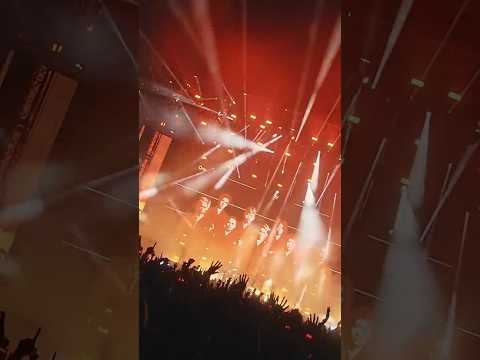 ONE OK ROCK - One by One [Official Clip from "DETOX JAPAN TOUR AT NISSAN STADIUM"]