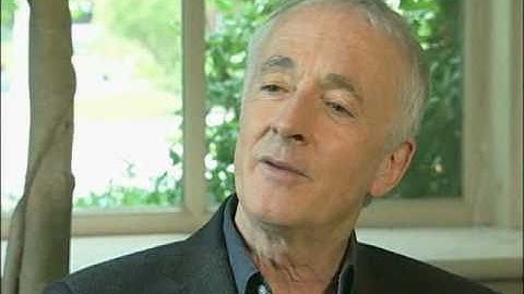 CHCH Showbiz: Part 1 - Full length raw interview with Anthony Daniels (C3P0)