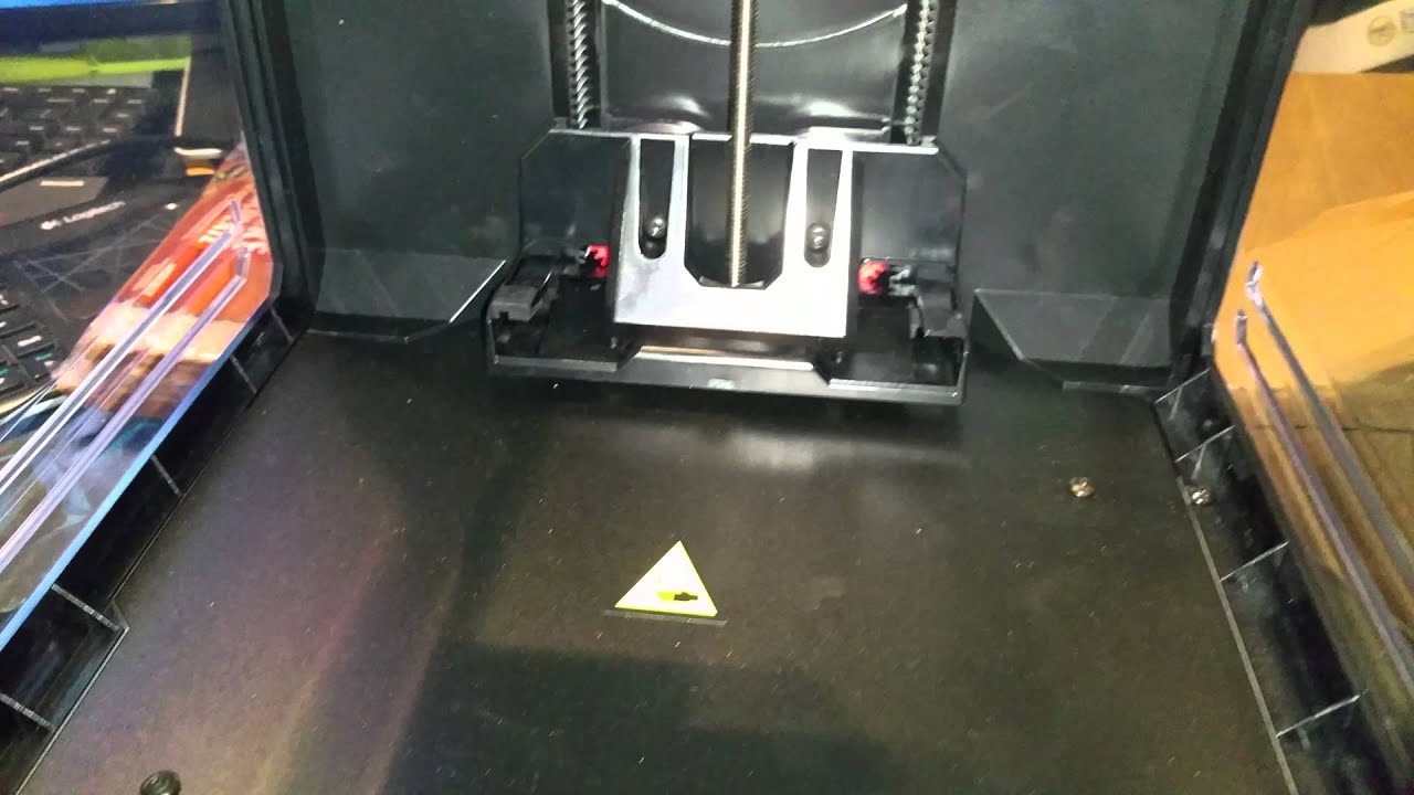 My first 3D printer. Makerbot replicator mini.