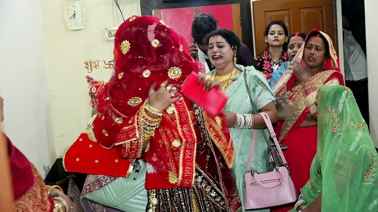 माता पिता और अपनो का हाथ और साथ छोड़कर बेटी अब अपने ससुराल चली मासूम लडकी का दर्द भरा बिदाई विडिओ..